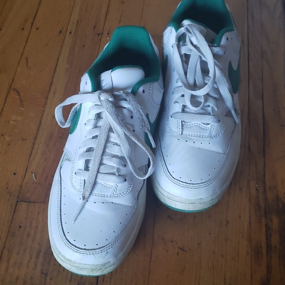 Nike Women's White and Green Athletic Shoes